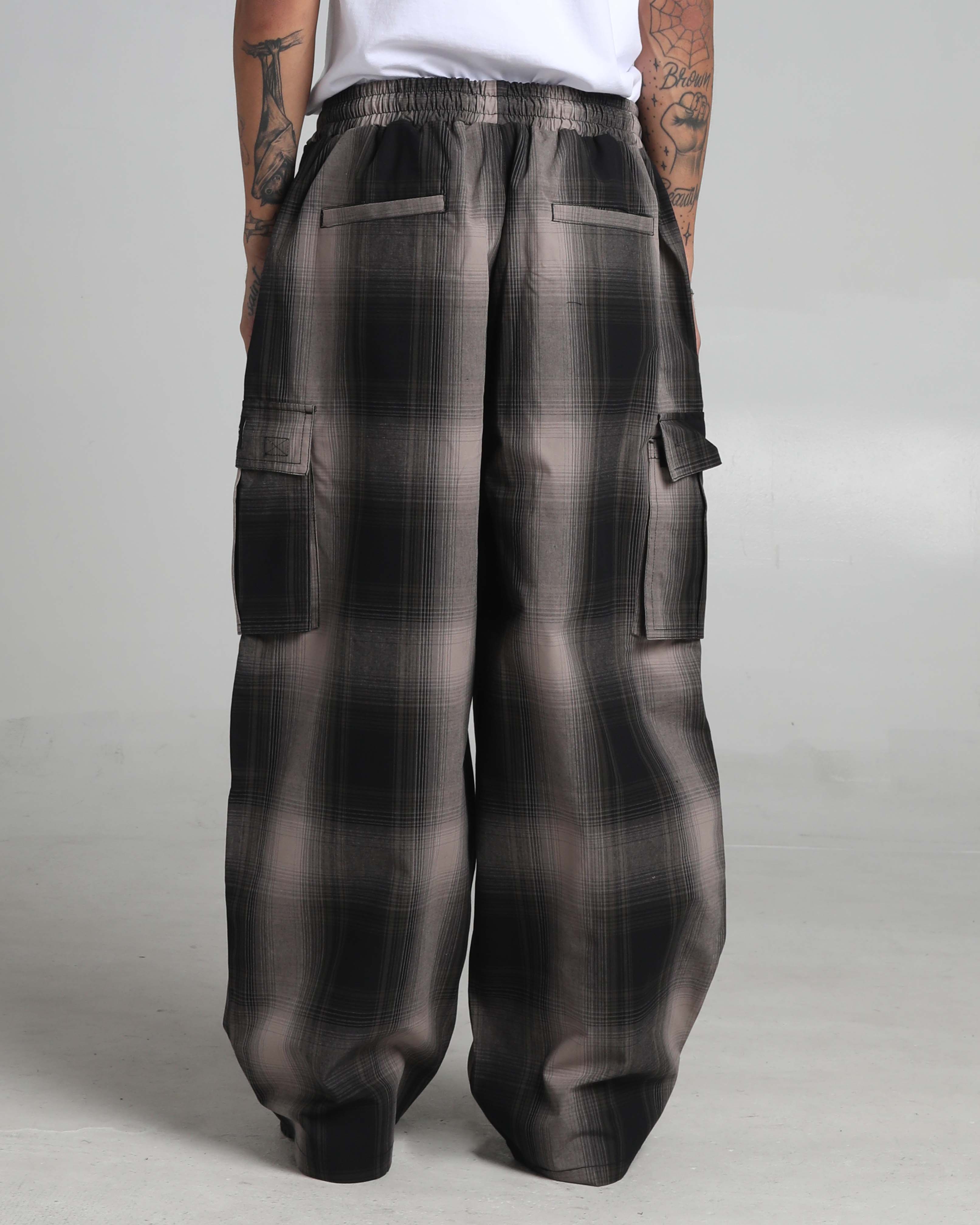 Balloon Plaid Cargo Pants - Image 7